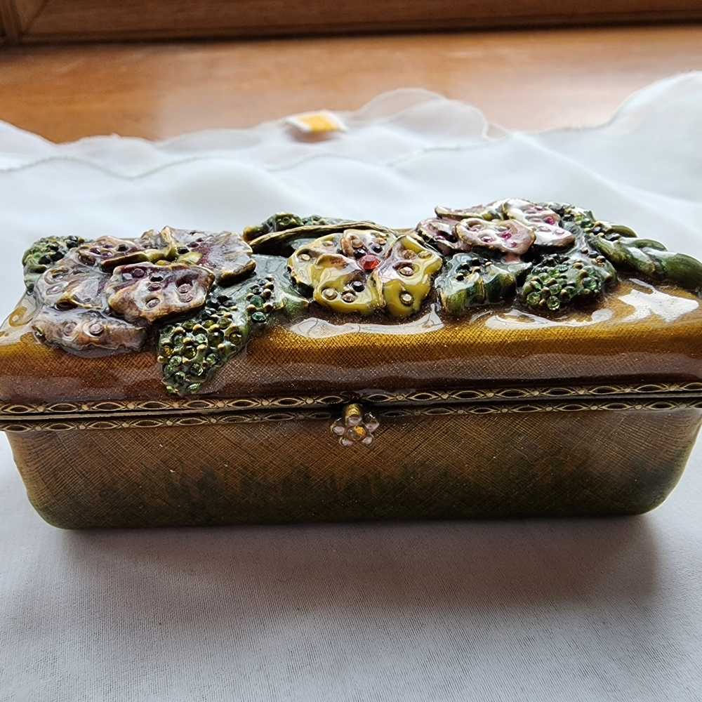BEAUTIFUL ENAMELED JAY STRONGWATER LIPSTICK BOX PRE-OWNED